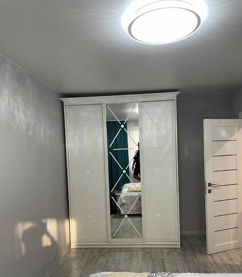 Стильная Квартира На Позняках Газ И Низкий Этаж Kyiv Exterior photo